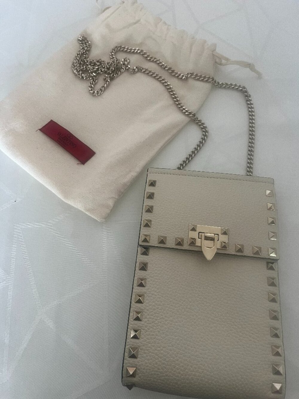 VALENTINO - GARAVANI ROCKSTUD GRAINY CALF SKIN SMALL POUCH CROSSBODY BAG
